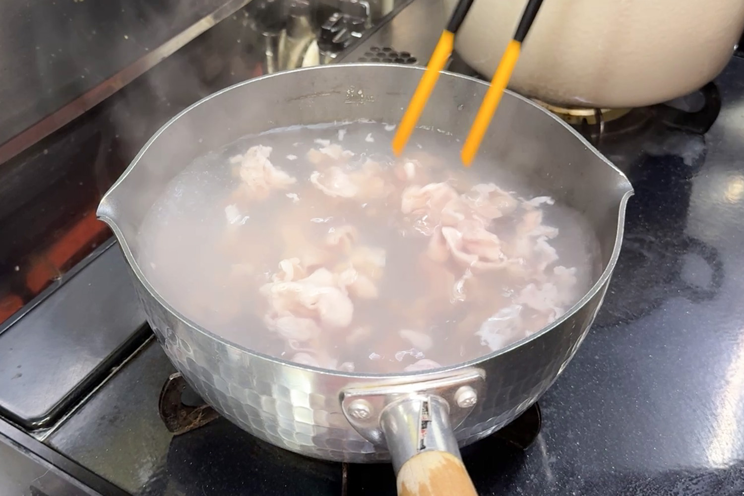 豚肉の湯通し